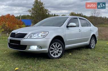Лифтбек Skoda Octavia 2010 в Ромнах