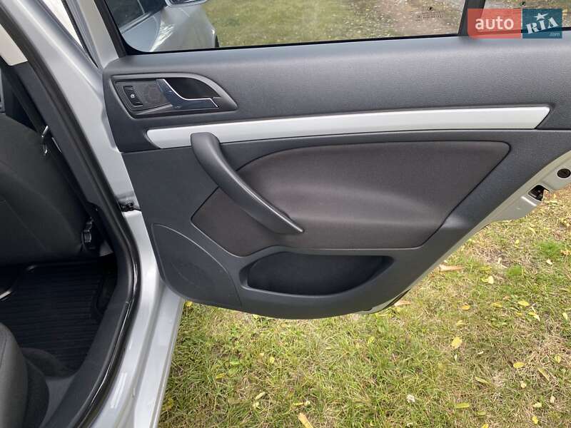 Лифтбек Skoda Octavia 2010 в Ромнах