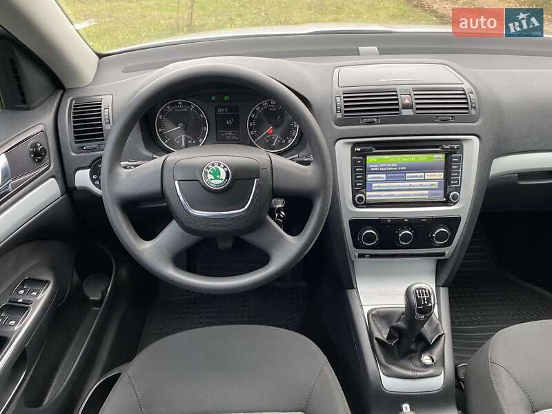 Лифтбек Skoda Octavia 2010 в Ромнах