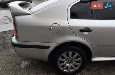 Лифтбек Skoda Octavia 2003 в 
