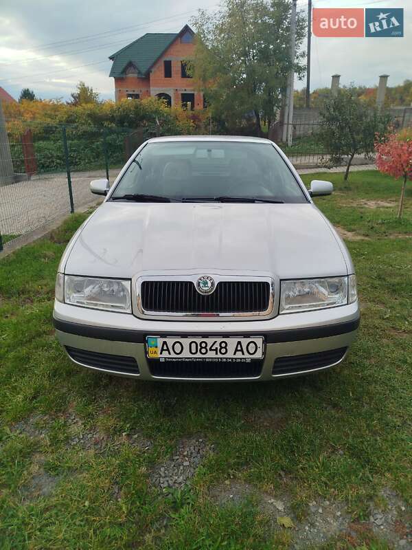 Лифтбек Skoda Octavia 2004 в 
