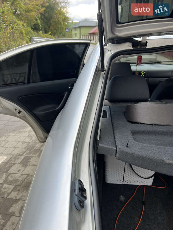 Лифтбек Skoda Octavia 2004 в Городке