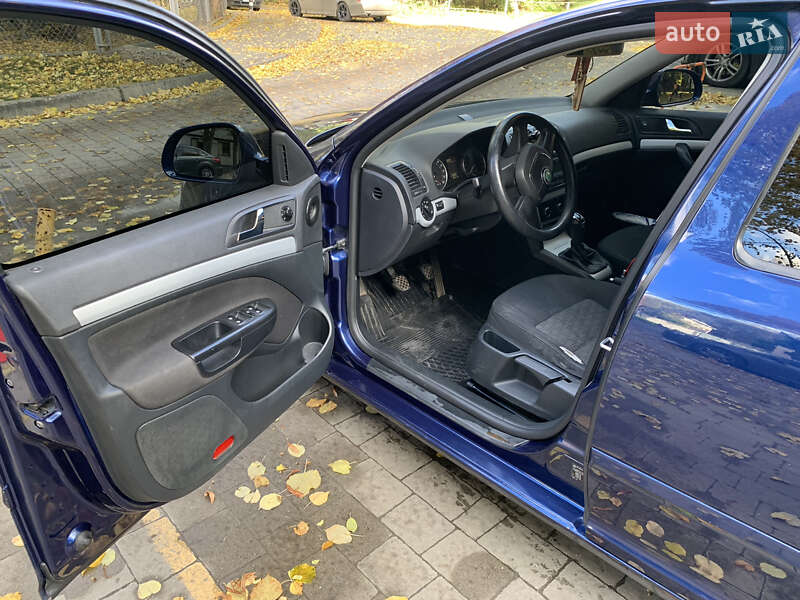 Лифтбек Skoda Octavia 2010 в Львове