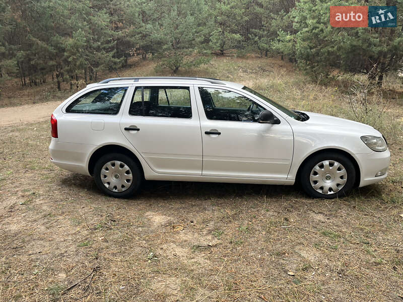 Універсал Skoda Octavia 2010 в Дніпрі