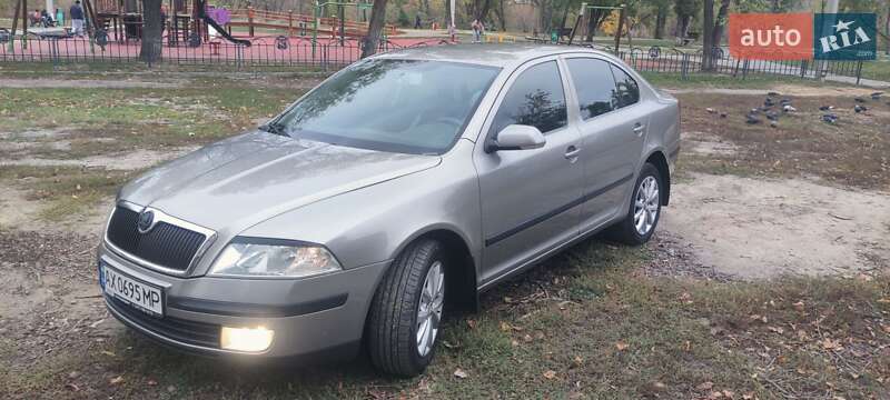 Ліфтбек Skoda Octavia 2008 в  фото Ліфтбек Skoda Octavia 2008 в
