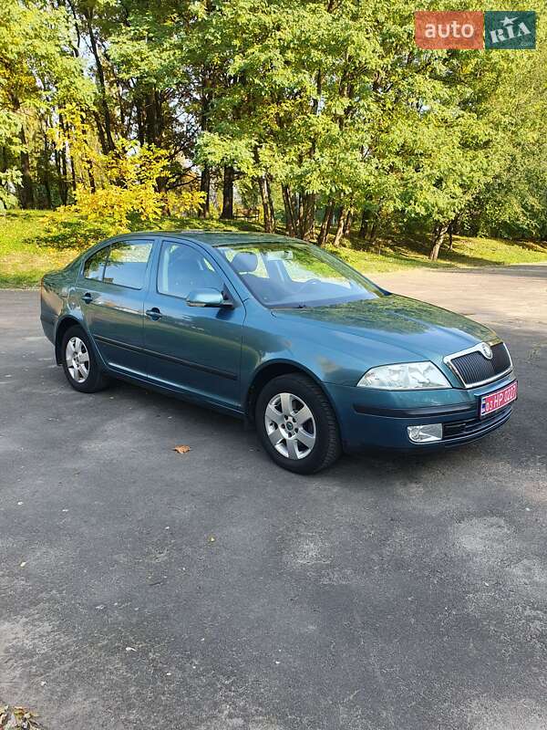 Лифтбек Skoda Octavia 2005 в  фото Лифтбек Skoda Octavia 2005 в