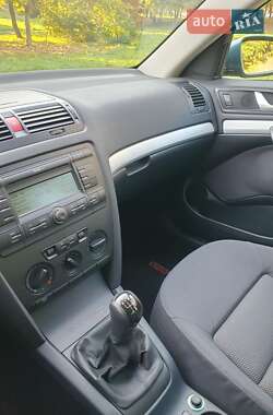 Лифтбек Skoda Octavia 2005 в  фото 39 Лифтбек Skoda Octavia 2005 в
