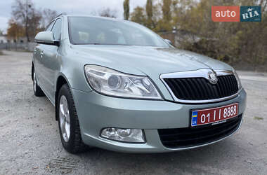 Универсал Skoda Octavia 2009 в Хороле