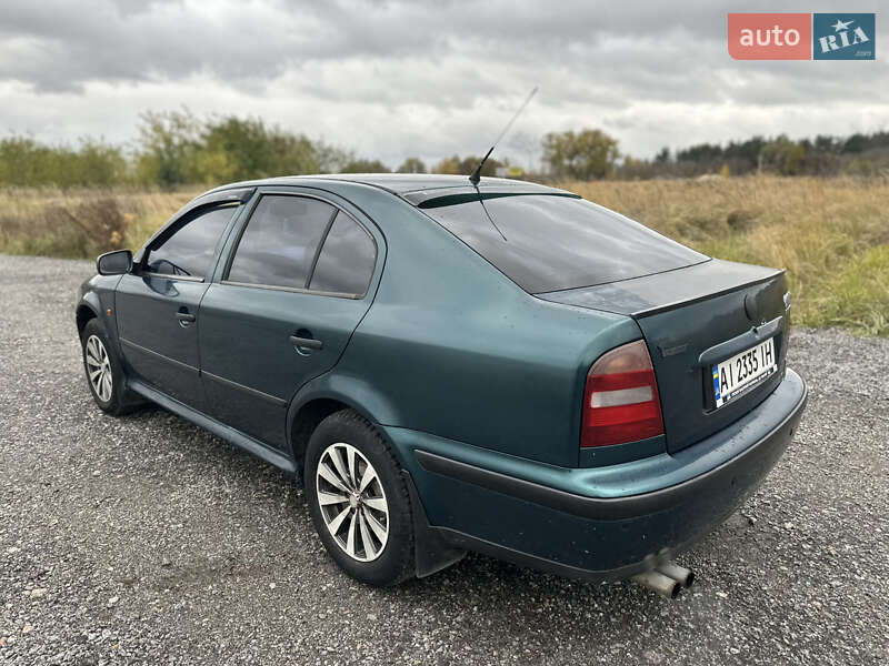 Лифтбек Skoda Octavia 1998 в Киеве