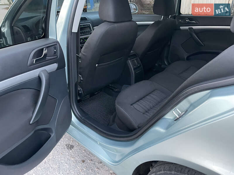 Лифтбек Skoda Octavia 2010 в Звягеле