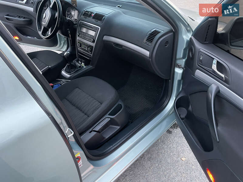 Лифтбек Skoda Octavia 2010 в Звягеле