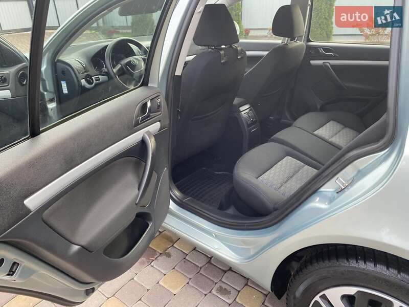 Універсал Skoda Octavia 2009 в Нововолинську