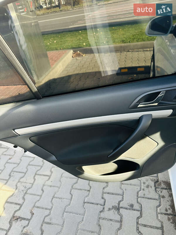 Лифтбек Skoda Octavia 2012 в Вишневом