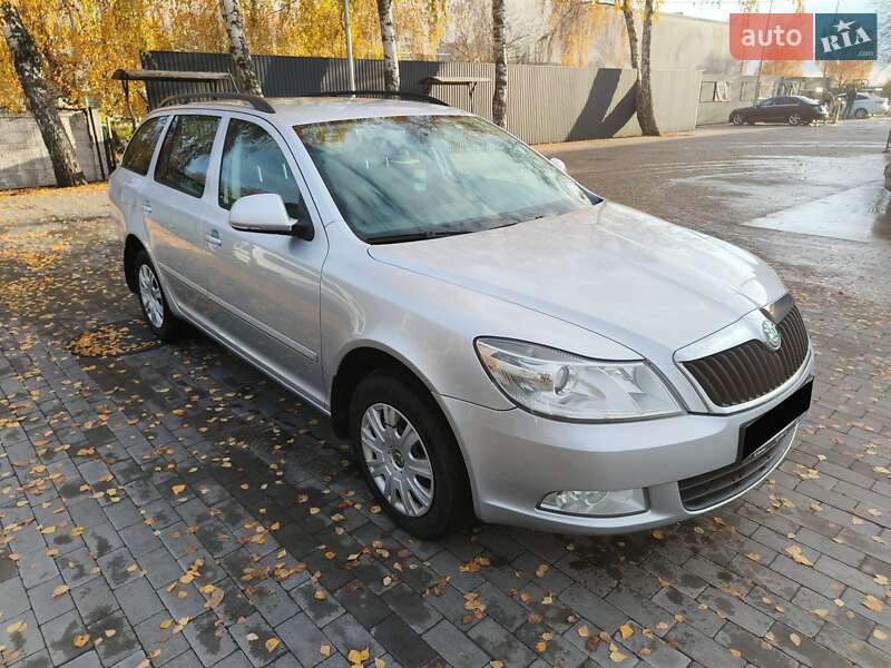 Универсал Skoda Octavia 2010 в Миргороде