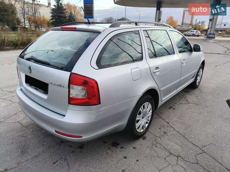 Универсал Skoda Octavia 2010 в Миргороде