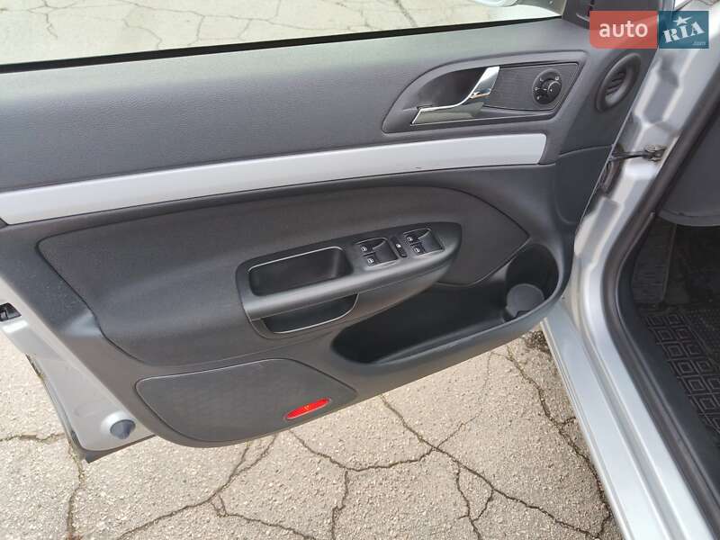 Универсал Skoda Octavia 2010 в Миргороде