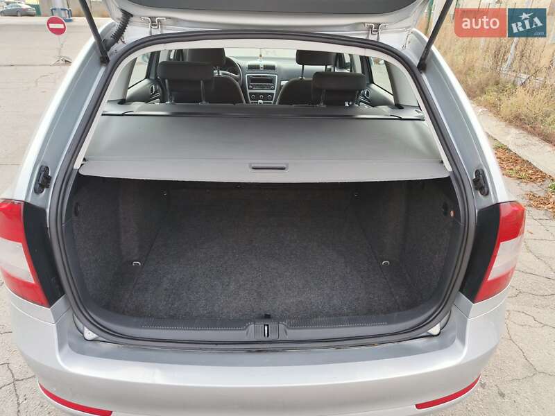 Универсал Skoda Octavia 2010 в Миргороде