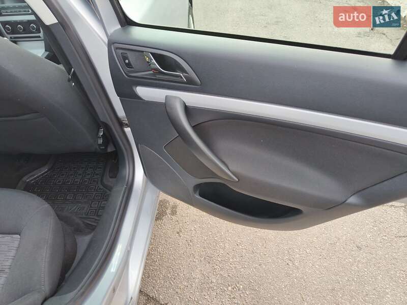 Универсал Skoda Octavia 2010 в Миргороде