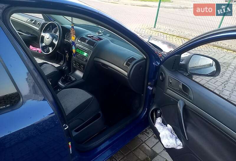 Лифтбек Skoda Octavia 2011 в Ивано-Франковске фото 4 Лифтбек Skoda Octavia 2011 в Ивано-Франковске