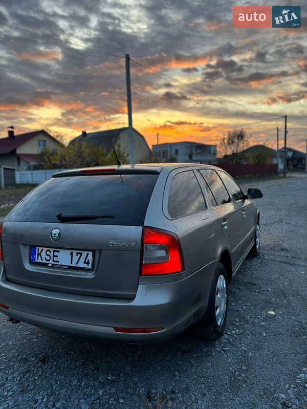 Универсал Skoda Octavia 2009 в Киеве фото 10 Универсал Skoda Octavia 2009 в Киеве