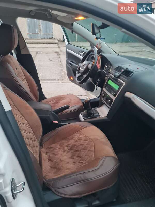 Универсал Skoda Octavia 2011 в Новом Буге