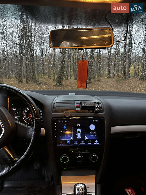 Лифтбек Skoda Octavia 2010 в Новояворовске