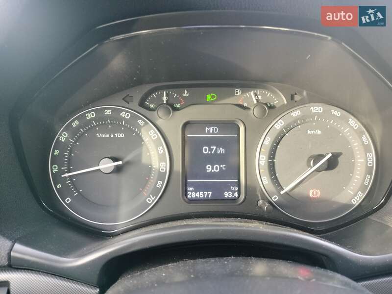 Универсал Skoda Octavia 2007 в Вишневом фото 3 Универсал Skoda Octavia 2007 в Вишневом