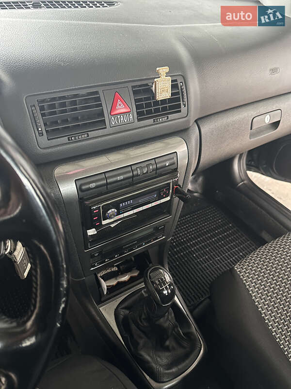 Лифтбек Skoda Octavia 2005 в Шумске