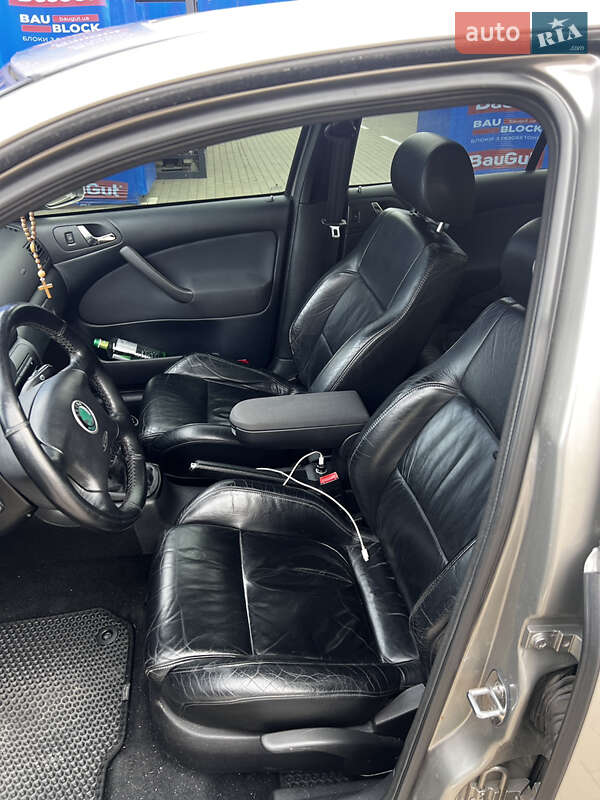 Лифтбек Skoda Octavia 2008 в Киеве