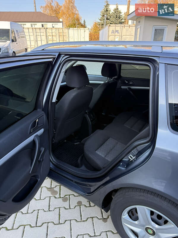 Универсал Skoda Octavia 2010 в Вишневом фото 4 Универсал Skoda Octavia 2010 в Вишневом