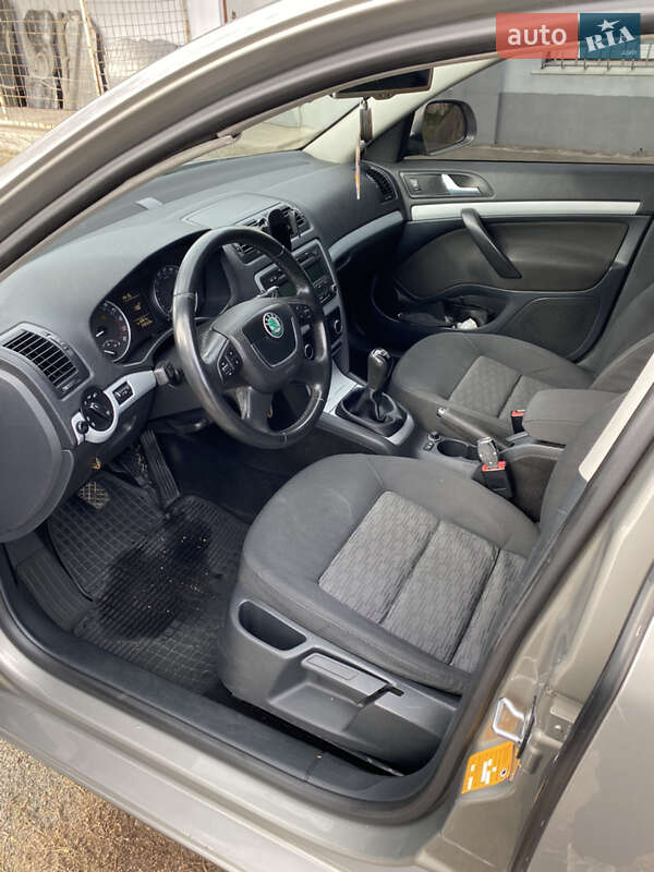 Универсал Skoda Octavia 2010 в Вознесенске