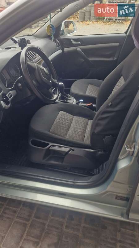 Лифтбек Skoda Octavia 2009 в Городке