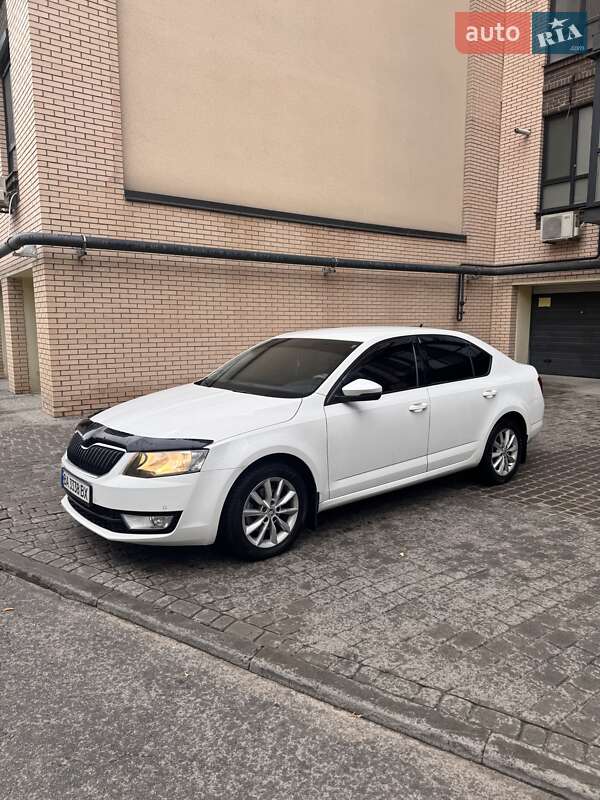 Лифтбек Skoda Octavia 2015 в Кропивницком