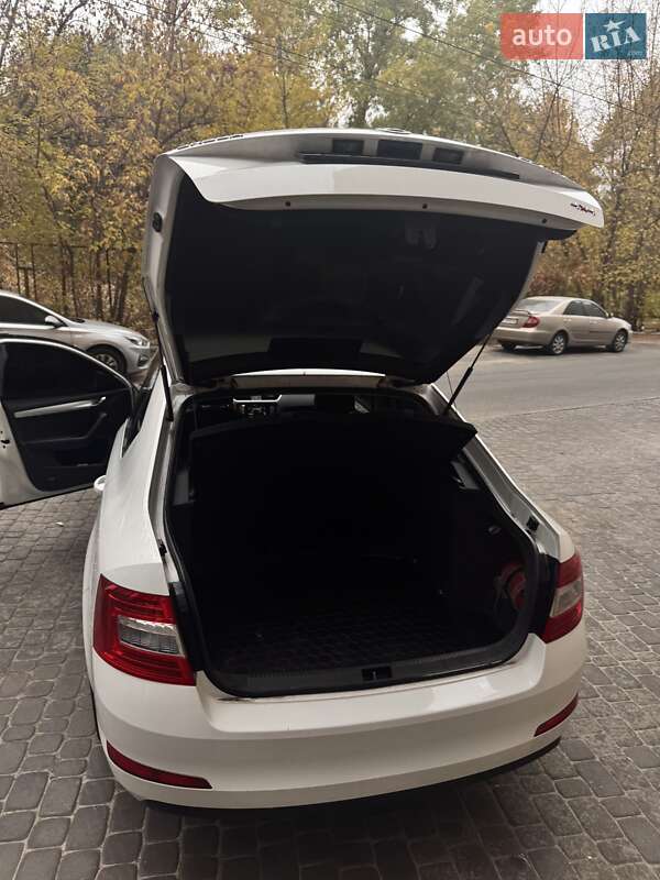 Лифтбек Skoda Octavia 2015 в Кропивницком