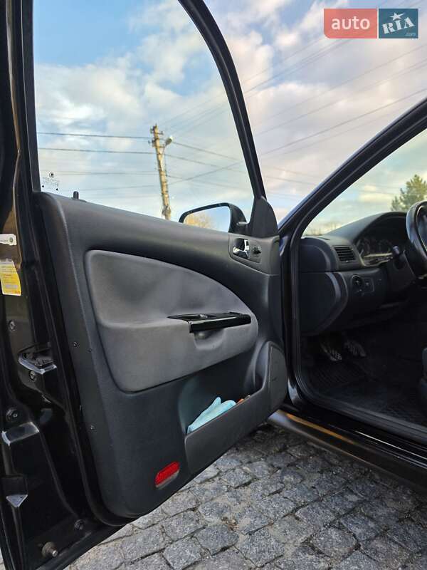 Лифтбек Skoda Octavia 2003 в Днепре