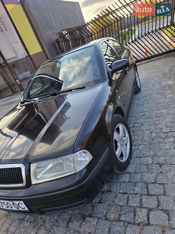 Лифтбек Skoda Octavia 2003 в Днепре