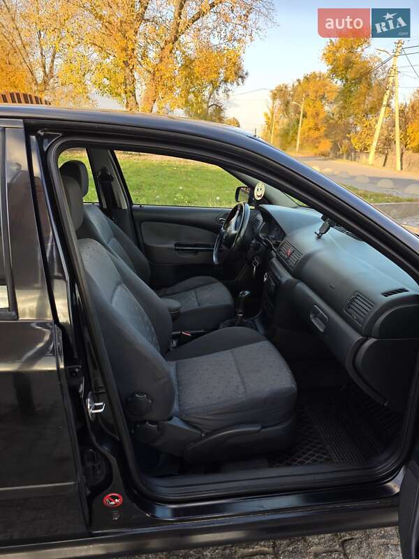 Лифтбек Skoda Octavia 2003 в Днепре