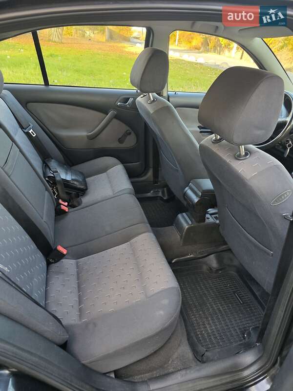 Лифтбек Skoda Octavia 2003 в Днепре