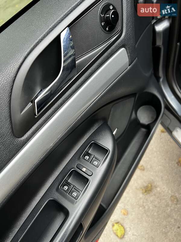 Универсал Skoda Octavia 2010 в Сарнах