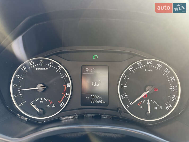 Універсал Skoda Octavia 2011 в Чернівцях