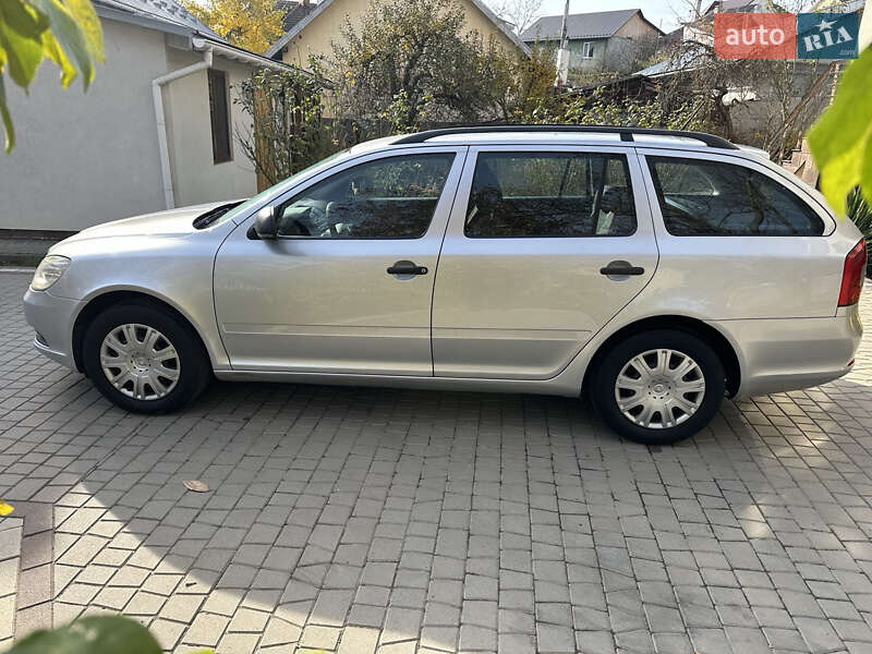 Універсал Skoda Octavia 2011 в Чернівцях