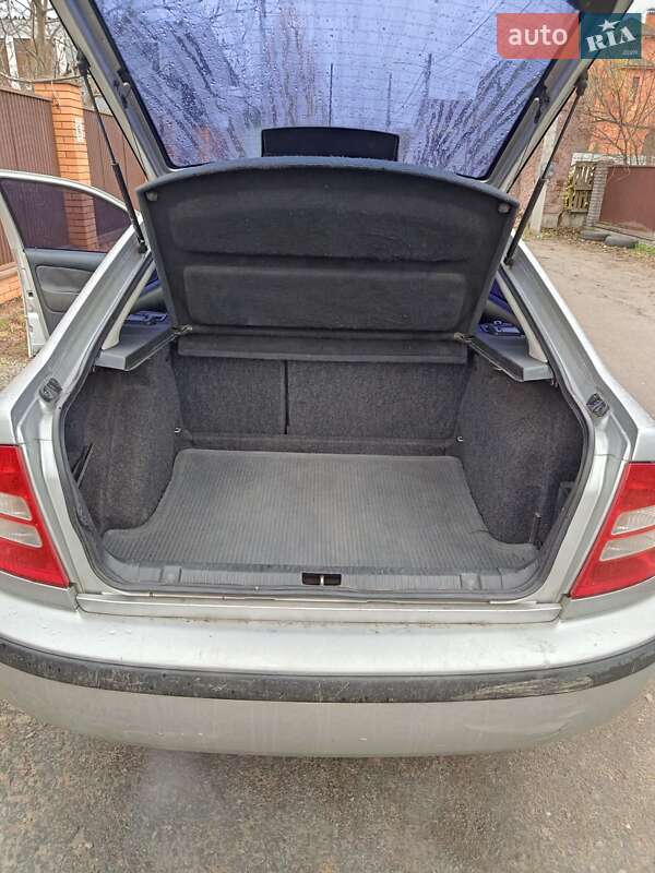 Лифтбек Skoda Octavia 2002 в Киеве