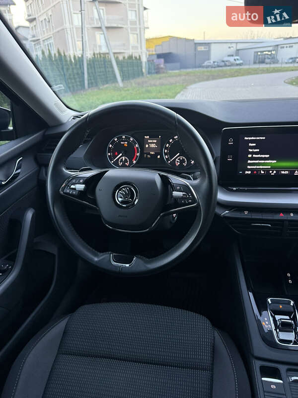 Ліфтбек Skoda Octavia 2022 в Чернівцях