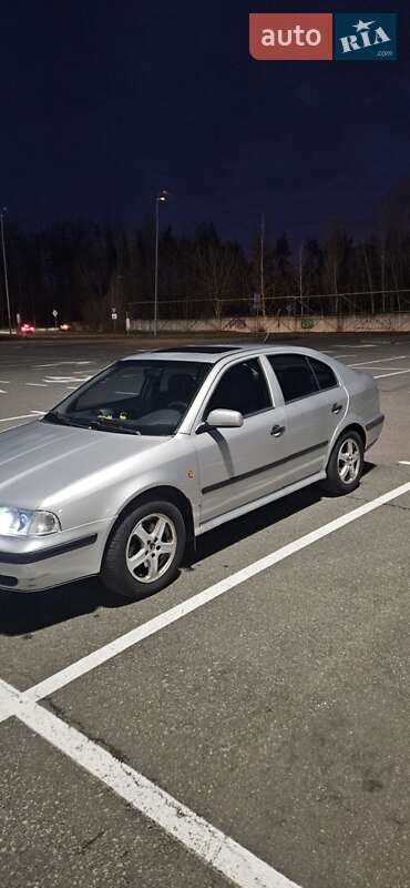 Лифтбек Skoda Octavia 1999 в Киеве