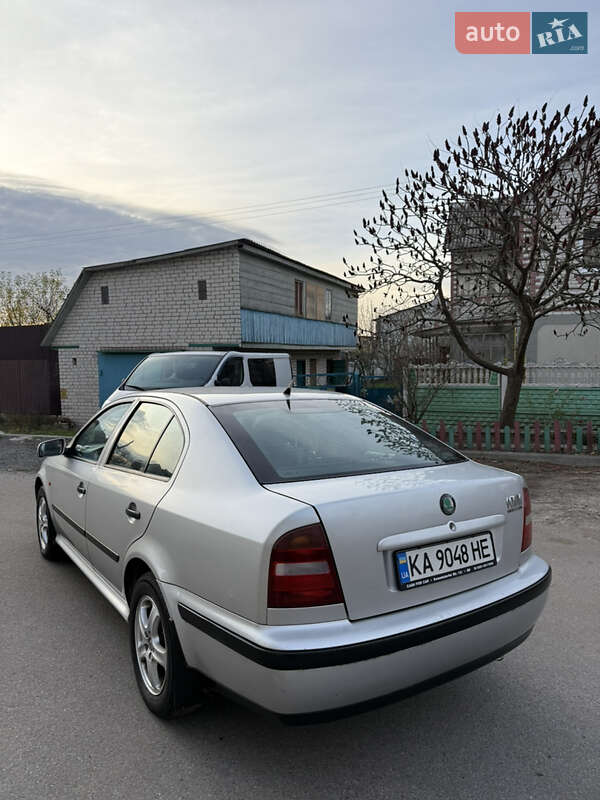 Лифтбек Skoda Octavia 1998 в Чернигове