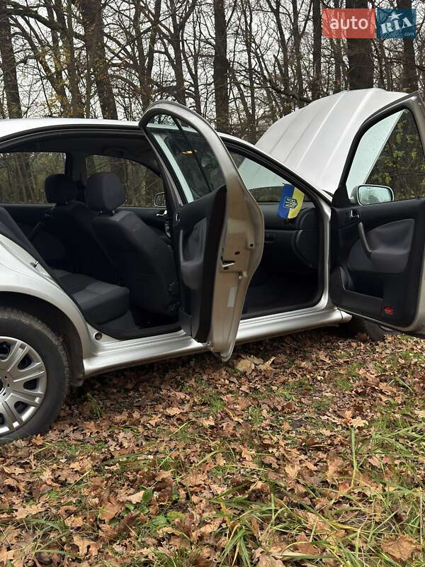 Лифтбек Skoda Octavia 2002 в Онуфриевке