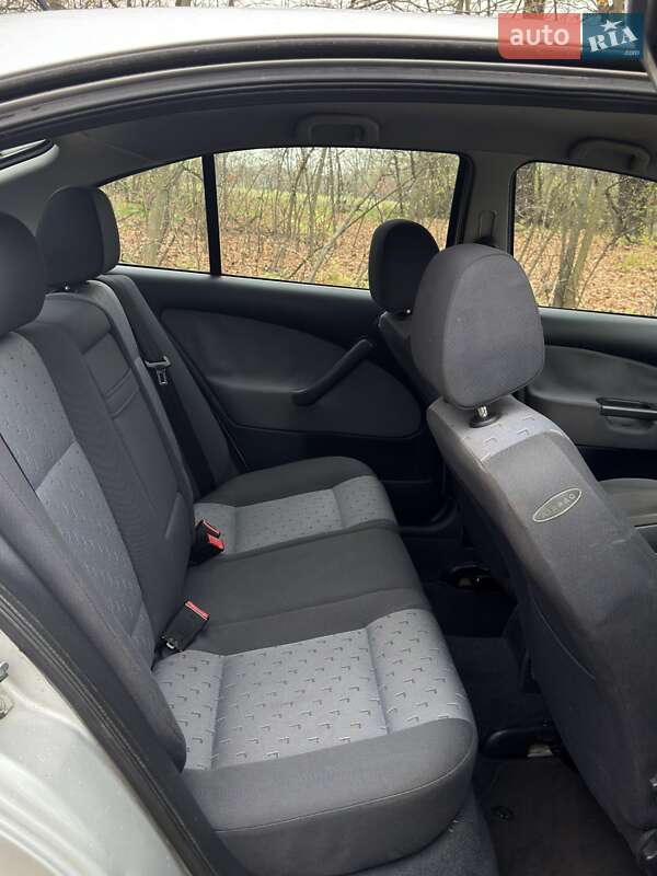 Лифтбек Skoda Octavia 2002 в Онуфриевке