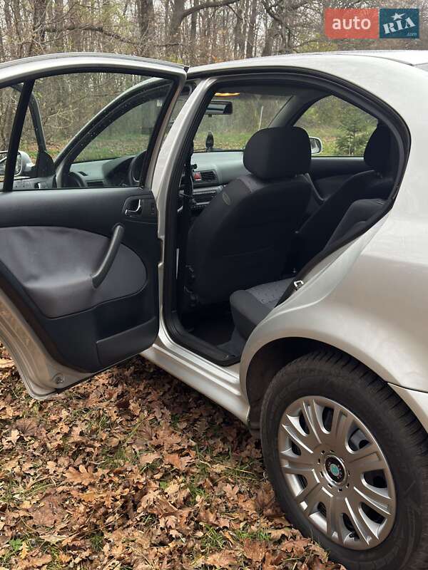 Лифтбек Skoda Octavia 2002 в Онуфриевке