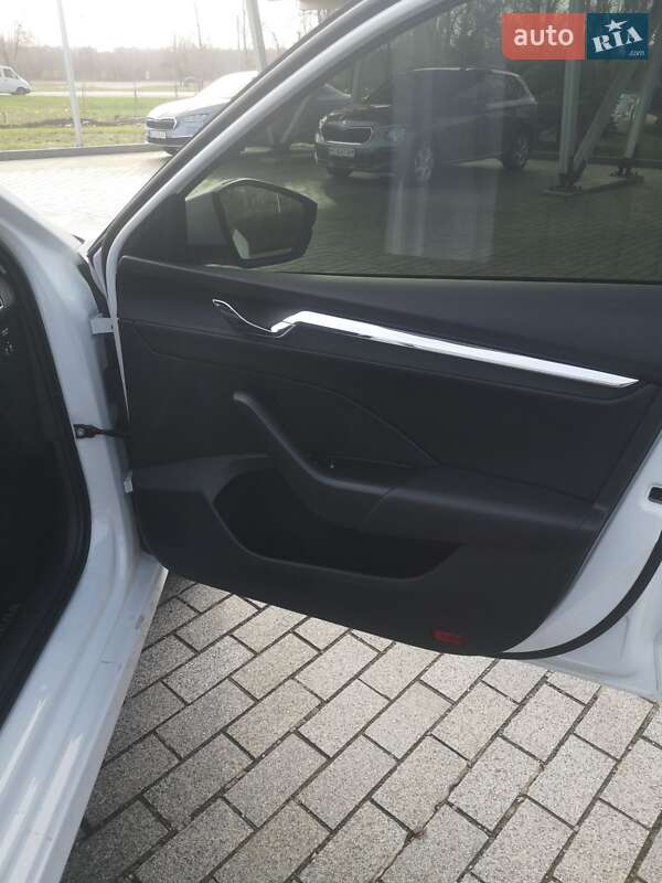 Лифтбек Skoda Octavia 2023 в Кривом Роге
