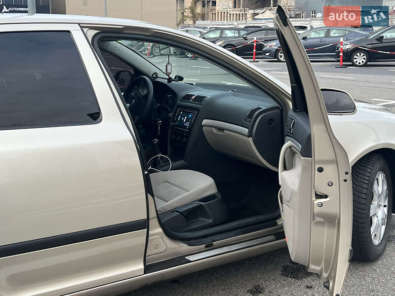 Лифтбек Skoda Octavia 2004 в Киеве